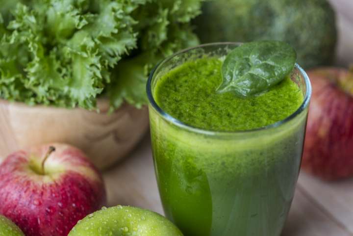 Le jus d'herbe permet de consommer beaucoup de phytonutriments, enzymes, minéraux et vitamines.