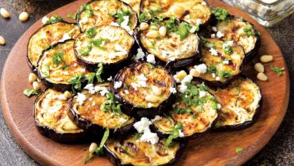 Aubergines avec feta et pignons