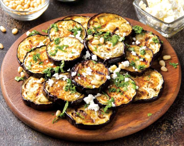 Aubergines avec feta et pignons