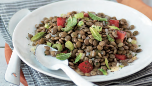 Salade de lentilles et tomates à la menthe