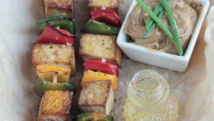 Brochettes de tofu et poivrons