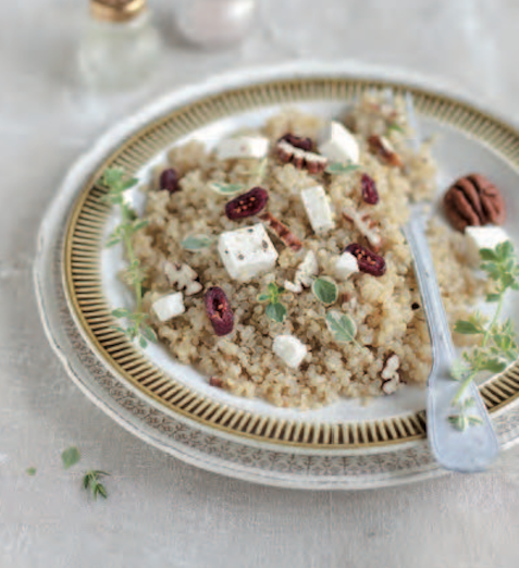 Salade de quinoa, noix de pécan et canneberges