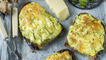 Tartines de zucchini au cheddar