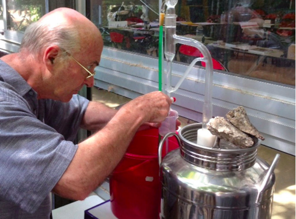 Pierre Franchomme, initiateur de l'aromathérapie scientifique et créateur d'Aromathérapie sans frontières