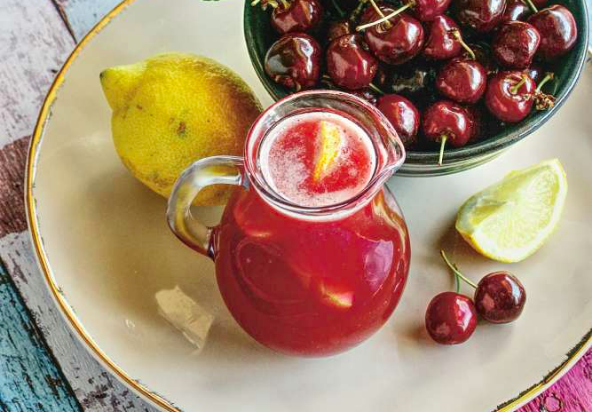 Eau frémissante à la cerise, recette et photo de Delphine Pocard.