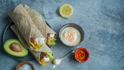 Wrap de tempeh, poivrons et avocats