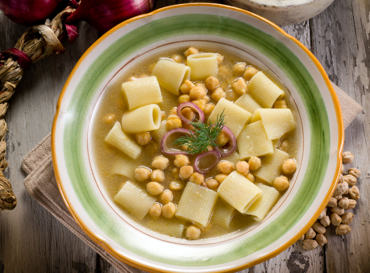 Soupe de pois chiches et de pâtes