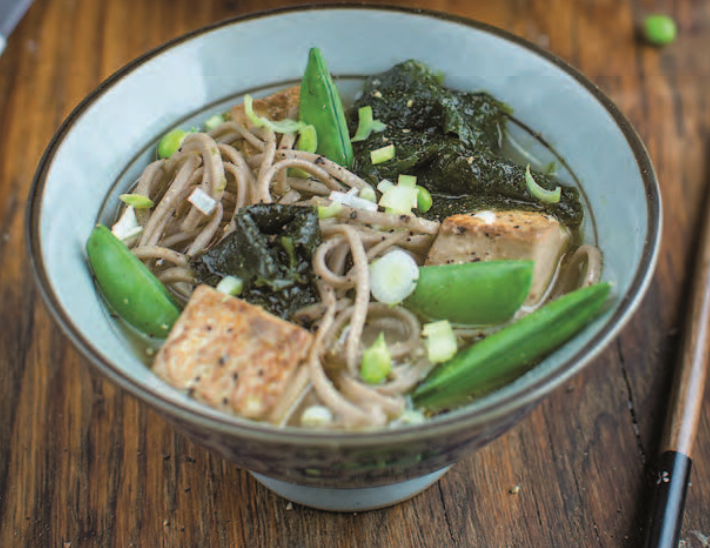 Soupe japonaise aux nouilles et aux algues