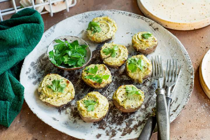 Champignons farcis au fromage Base d'ail et persil