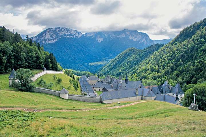 Plus d'éthique dans l'herboristerie monastique, l'exemple des moines du massif de la Chartreuse en Isère