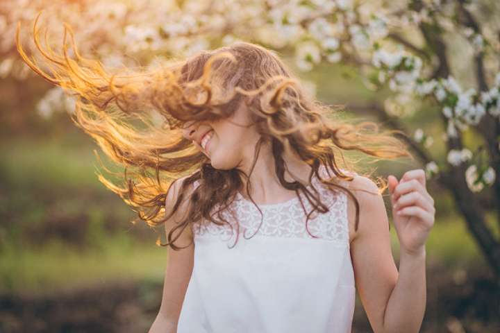 Les huiles essentielles pour cheveux secs et cheveux gras