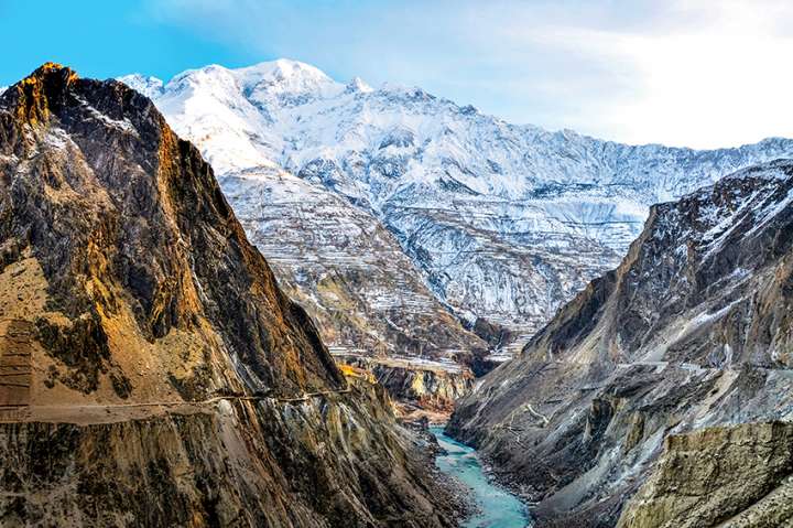 Le shilajit, sève noire de l'Himalaya