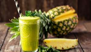 Smoothie vert à l’ananas