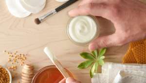 Dermatologie : soulager, assainir et cicatriser avec miel, propolis et venin