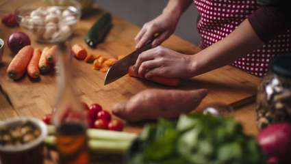 Pourquoi les carottes se courbent lorsqu'on les coupe ?