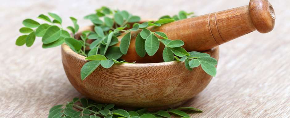 moringa feuilles mortier et pilon