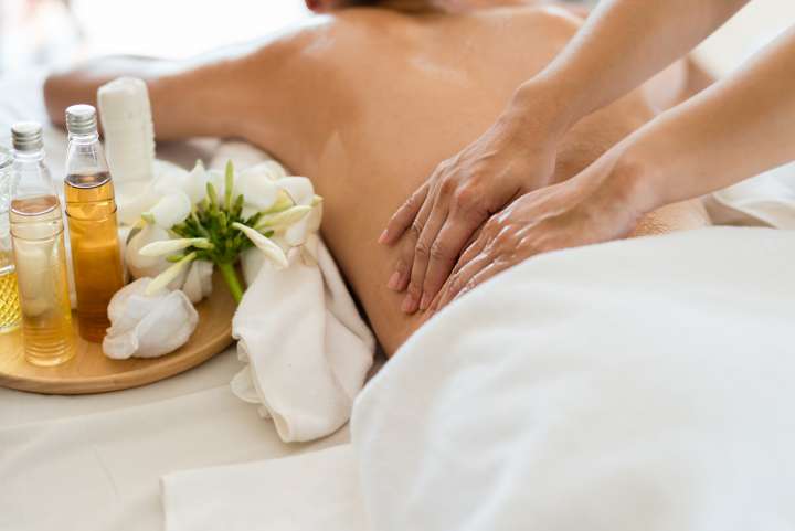 Massage aux huiles essentielles