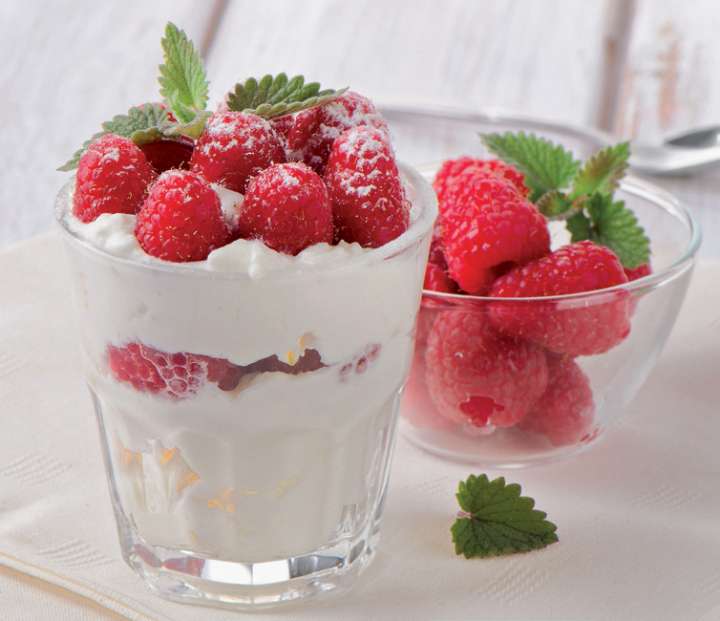 Mousse au cream cheese et petits fruits rouges