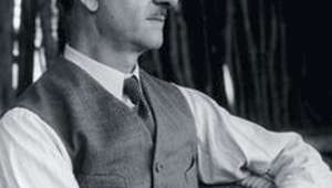 René-Maurice Gattefossé, chimiste et parfumeur, père de l’aromathérapie moderne.