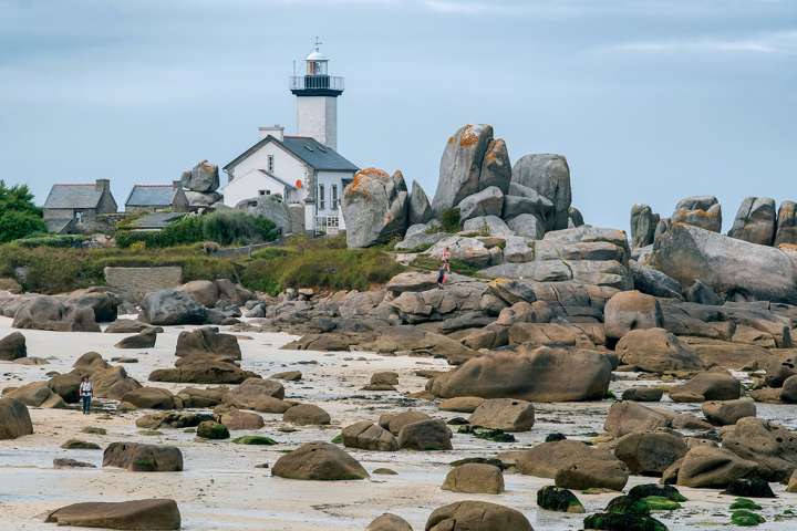 Phare de Pontusval, prendre goût aux algues colorées de l'estran