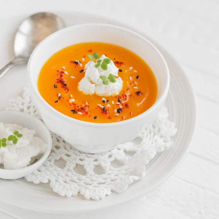 Diner - entrée : potage de carottes parfumé au cari