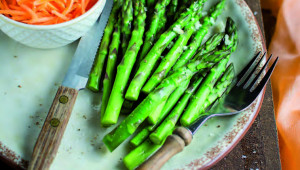 Asperges et carottes en vinaigrette