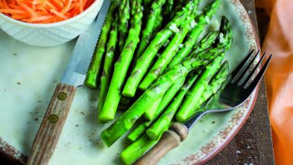 Asperges et carottes en vinaigrette