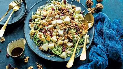 Salade de chou, poire et noix
