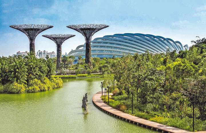 Singapour marie confort urbain et pleine nature