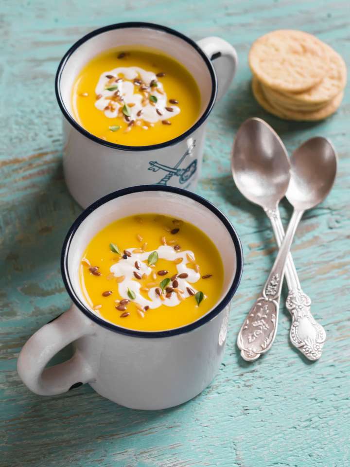 Soupe de courge musquée, pois chiches et courgettes