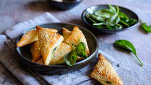 Spanakopita, chaussons feuilletés aux épinards et à l'aneth