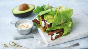 Wrap de laitue au tempeh et avocat